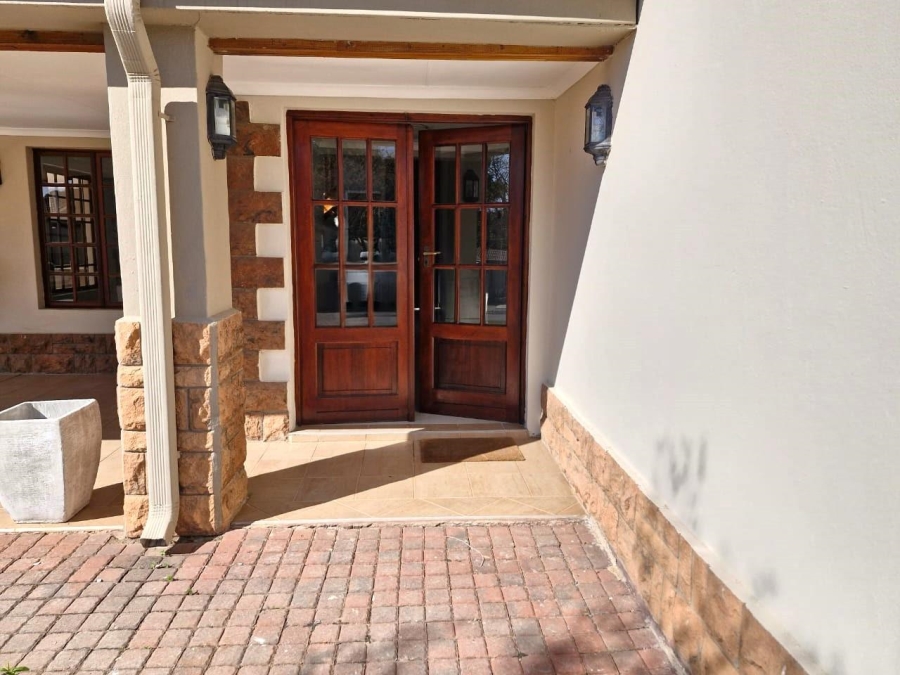 To Let 3 Bedroom Property for Rent in Meerhof North West